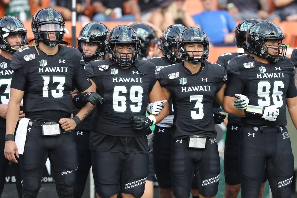 ikedaniels03's tweet photo. After a great conversation with coach @nastin808 blessed to receive an offer from The University Of Hawaii🤙🏽! https://t.co/bxWyPAAMHs
