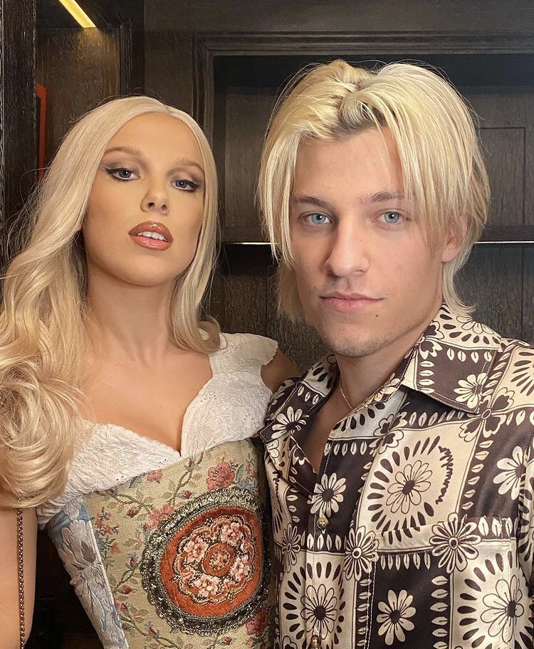 milliefeeds's tweet photo. “Happy birthday barbie ily <3” 

📸: Jake Bongiovi on Instagram. https://t.co/tHaVs9tiby