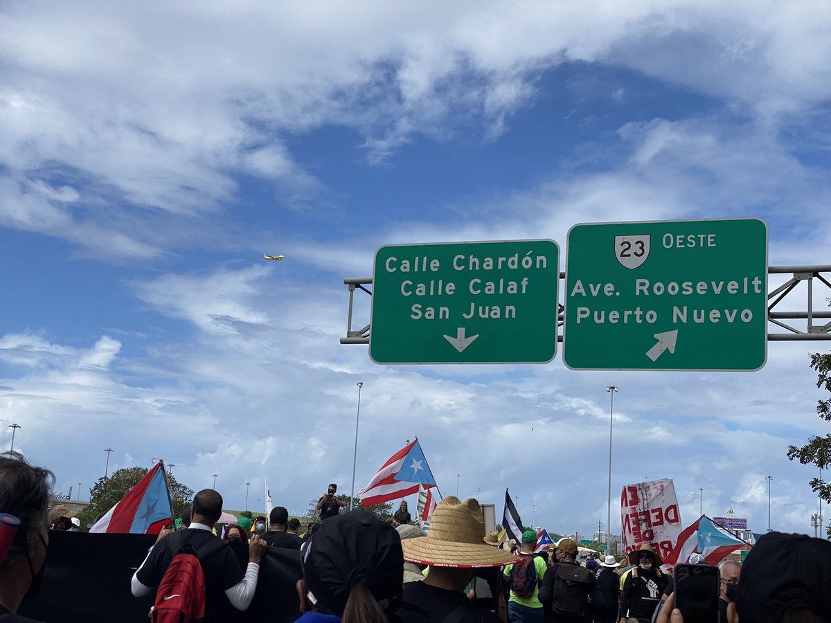 ufnaio's tweet photo. Tercera vez que estoy el Expreso Las Américas manifestándome, no puedo apalabrar bien lo que siento… el orgullo, la esperanza…La dicha de alzar la voz y pisar camino de sueños  y cambios colectivos ❤️🇵🇷
18/02/2022
#boriflu #retirodigno #JusticiaSalarial @FMPRLucha https://t.co/Gx3q0ncp6v
