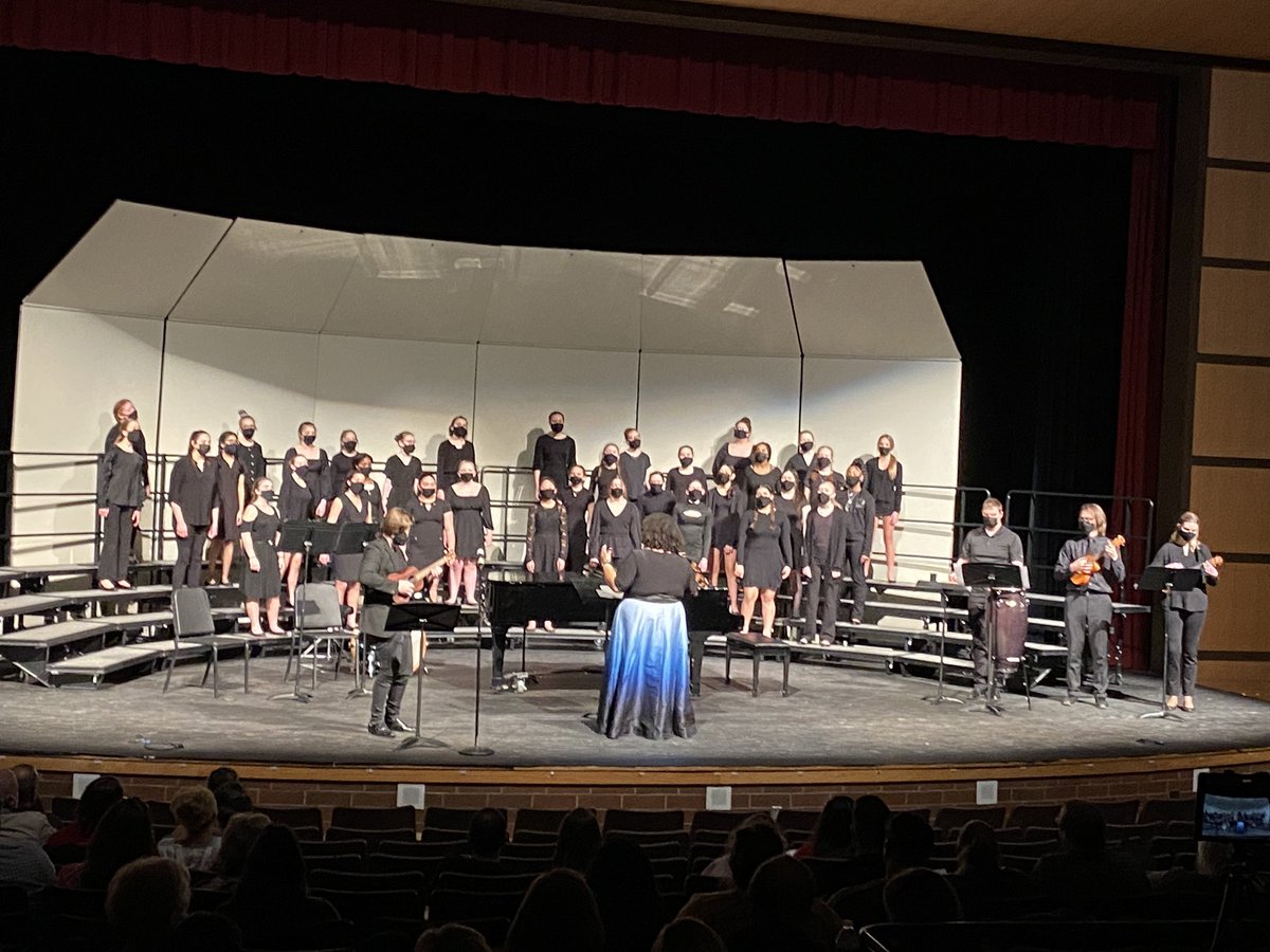 Belated shout-out to the amazing MMS 8th grade Treble Choir and to our Anna and Bella who performed in their OMEA Preview Concert
