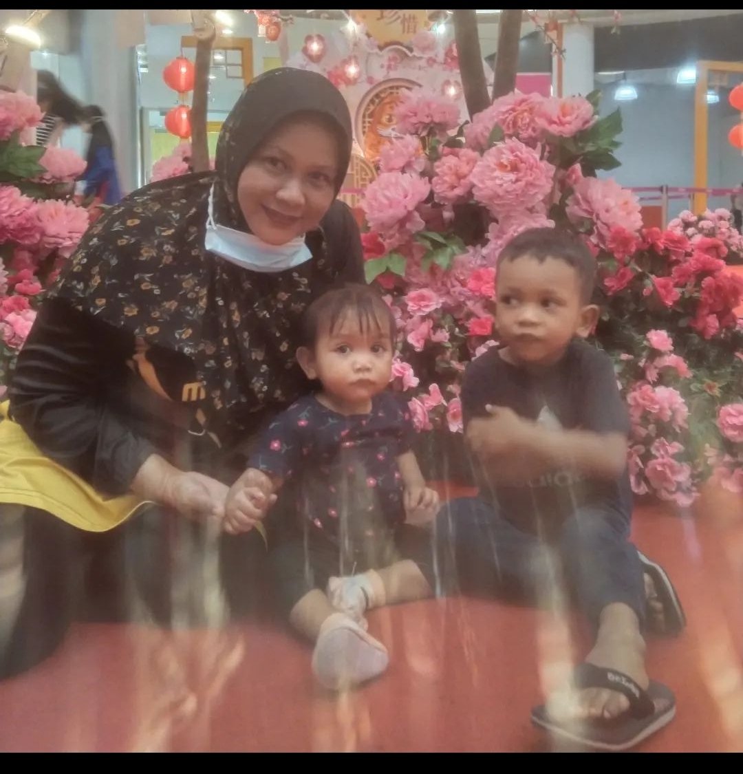lailahussi_illa's tweet photo. @CarlBovisNature #thisismeme with my grandchildren.. https://t.co/qglbANSho7