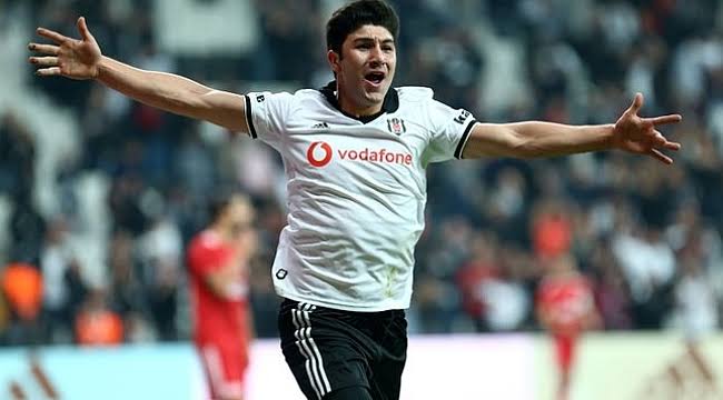 Şimdi 10 dk ya maç başlıyor inşallah güven yalçın istediği süreyi bugün bulacak ve istediğimiz golleri ve asitleri yapacak,batshuayi'den o formayı alacak #besiktasinmacivar #beşiktaş #besiktas