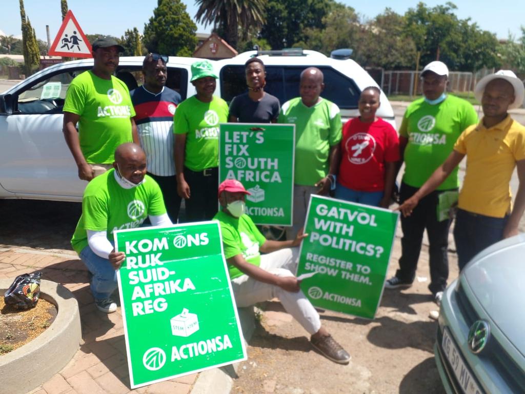 dee_mongae's tweet image. Our RCM Makhosonke Ncqobe with Ditsobotla foot soldiers today, well done! 💚 💚 💚 💚 💚 💚 @NkuliMbundu @Alima62275311 @MjekanaJK @ellsetsolo @MosianeOdirile @drngwane @MMC4Transport @AbelTau1 @MikaNgobeni @NATHANXOG @NespyThemba