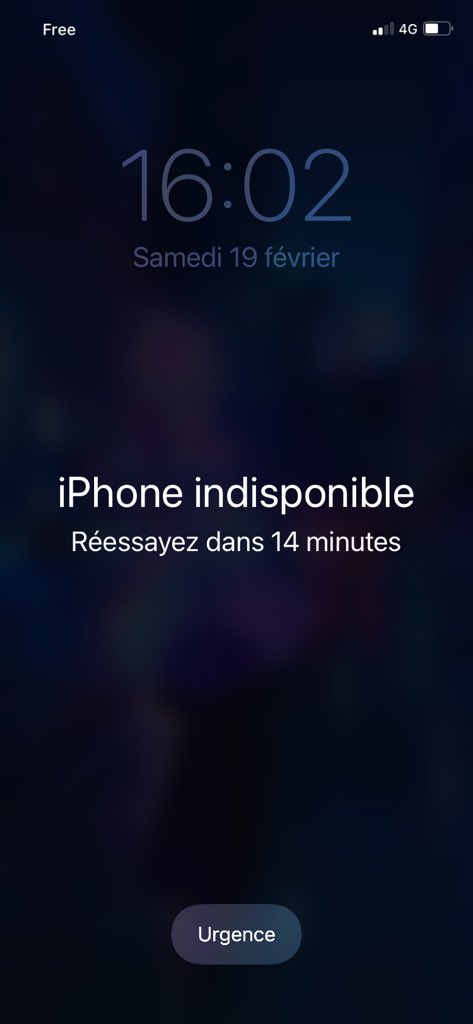 maxxclox's tweet photo. POV : T’as ton téléphone dans T’as poche de jogging https://t.co/6AysLiki4l