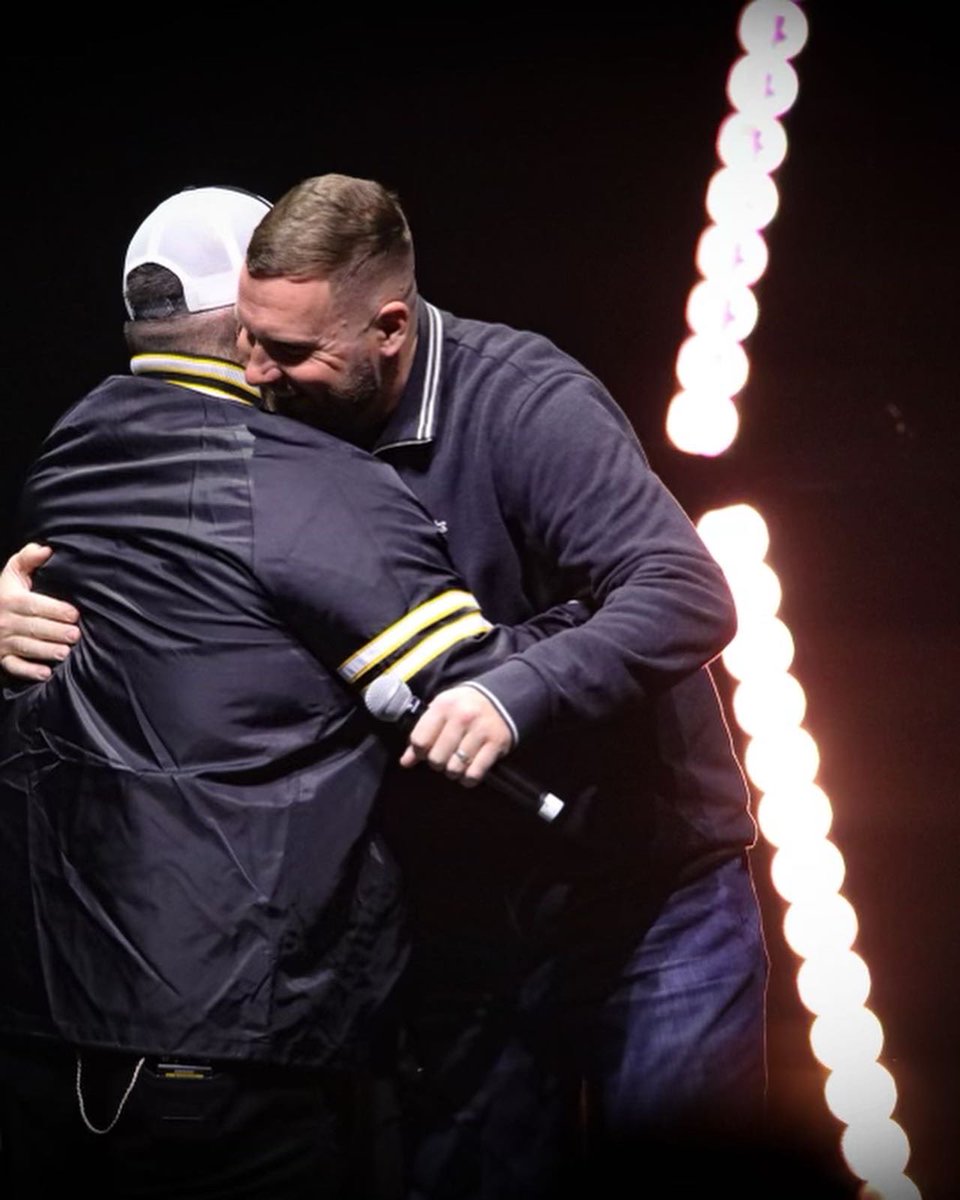 MicahTylerMusic's tweet image. I will NEVER forget last night in Pittsburgh! Joined on stage at our show by my buddy @_BigBen7 as we closed out the #Differentshirt campaign with an absolute bang providing over 10,000 meals to homeless citizens of Pittsburgh with @lightoflife rescue mession! #HereWeGo