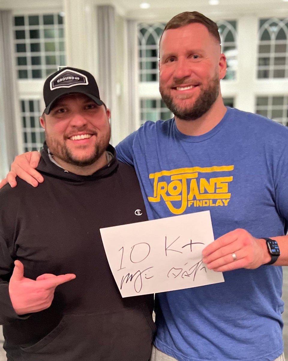 MicahTylerMusic's tweet image. I will NEVER forget last night in Pittsburgh! Joined on stage at our show by my buddy @_BigBen7 as we closed out the #Differentshirt campaign with an absolute bang providing over 10,000 meals to homeless citizens of Pittsburgh with @lightoflife rescue mession! #HereWeGo