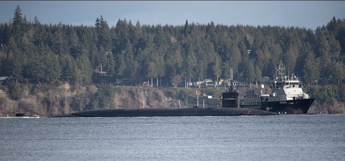 USS Maine (SSBN-741) Ohio-class ballistic missile submarine going through the Hood Canal Bridge - January 31, 2022 #ussmaine #ssbn741 

* photo posted on Reddit by u/pastoriagym