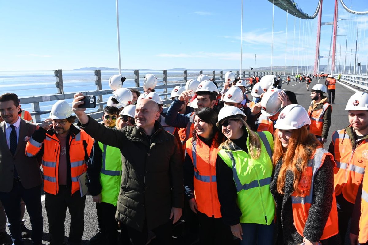akaraismailoglu's tweet photo. Başarı, ekip işi!
#1915ÇanakkaleKöprüsü https://t.co/yiarimcC6i