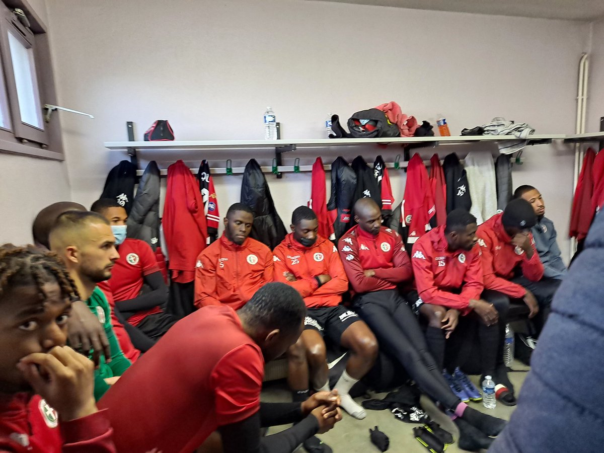 USLUSITANOS's tweet photo. La causerie d'Adérito Moreira a commencé au Stade Dezavelle !
#ForçaLusitanos
#FCMUSL
#national2 https://t.co/OirRWsc2oz