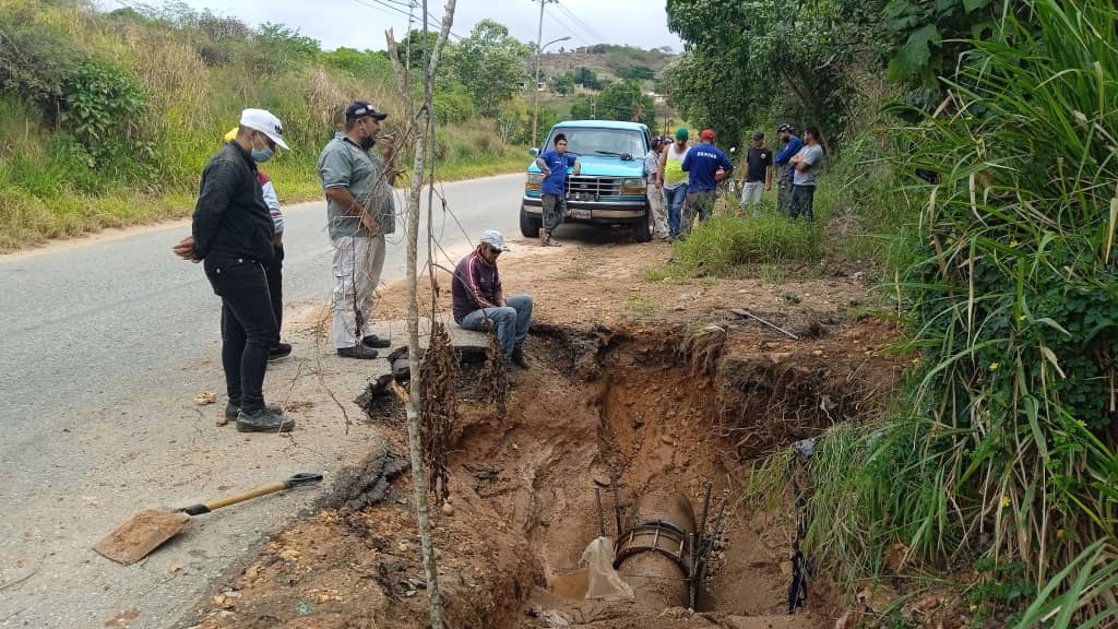 ComunaDelAgua's tweet photo. BRIPPAS Norte construye unión de 20” para ser utilizada en reparación de la aducción Barro Negro – CS Ali Primera.
Ingresa para más detalles 👇👇👇

https://t.co/DUjhV2ObwQ

Hidrolara | Servicio de Agua | El Pegón | Duaca | Mesas Técnicas de Agua | Comuna del Agua https://t.co/qn1TxIuR3h