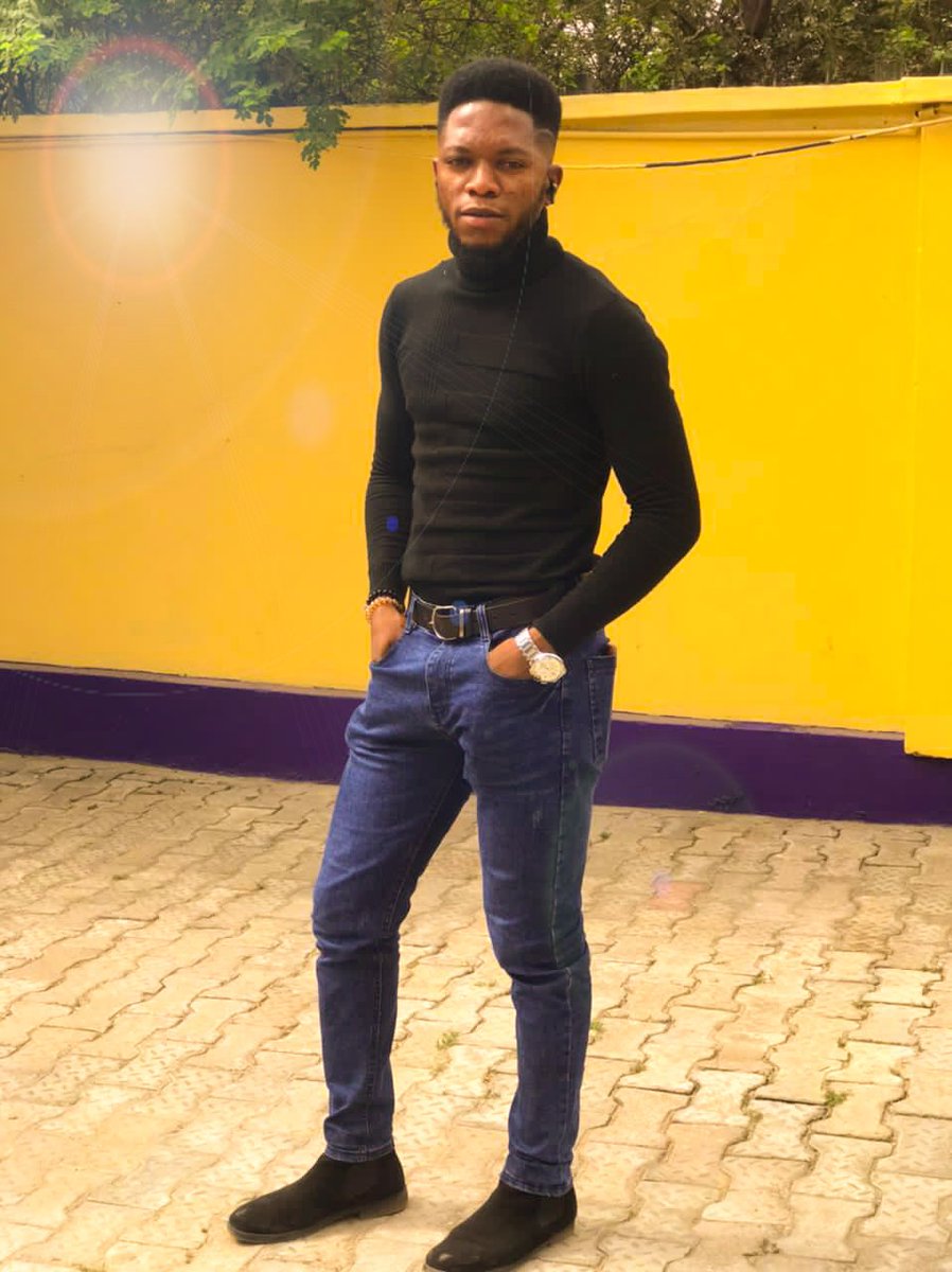 blecyn2's tweet photo. Happy weekend to y'all
🎻Violinist with the vibe💎🎻

#adeoti #DavidoattheO2 #Davido #LGBTQ #Ashewovibes #Aregbe #SwiftOnesInCognac https://t.co/4CBpVJ9FOh