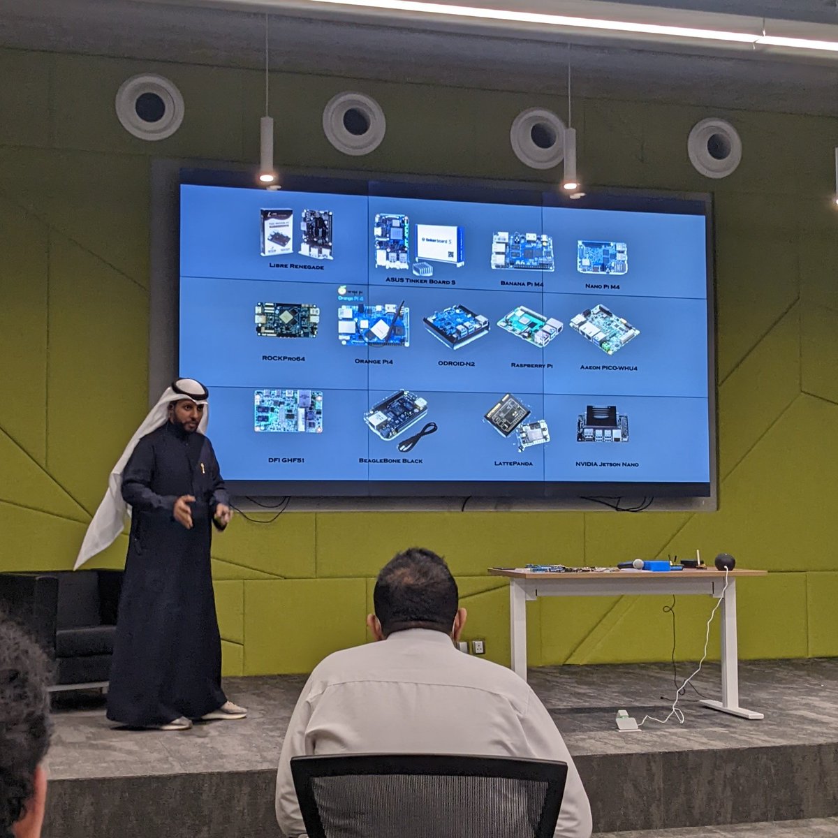 م. طاهر الزهراني <a href="/thr8088/">طاهر الزهراني</a> يشرح الفرق بين أنواع القطع الإلكترونية المستخدمة في #إنترنت_الأشياء وأنواع الإتصال بين هذه القطع وأشهر البرمجيات مفتوحة المصدر في هذا المجال

ضمن #لقاءات_برمج