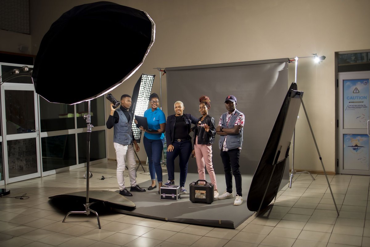 Studio_plusss's tweet image. It's. A Wrap🔥🔥.... we took the studio to the 🏦 Bank for 2 days....Thank you Standard Bank for trusting Us #studioplus#Hdpluscreations  artworklabphoto  Yusuf Sukali
MUA : Nelisah Tala Phiri Beauty by Raz