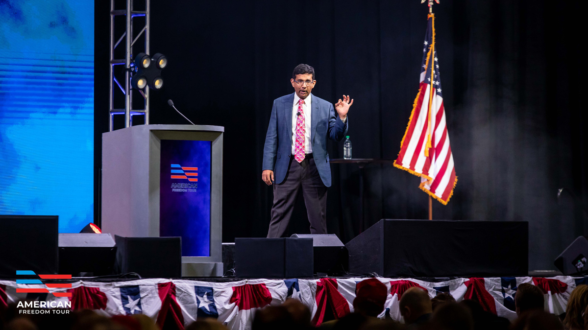 AmericaFreedomT's tweet photo. @DineshDSouza posed this question today at the #AmericanFreedomTour in Ft. Lauderdale: “There’s a big storm coming, and is our side ready for it?” May our unwavering answer always be yes!

📷  © 2022 Jonathan D. Williams - https://t.co/Wg2BiSY2u7 https://t.co/wreY3WKOJo