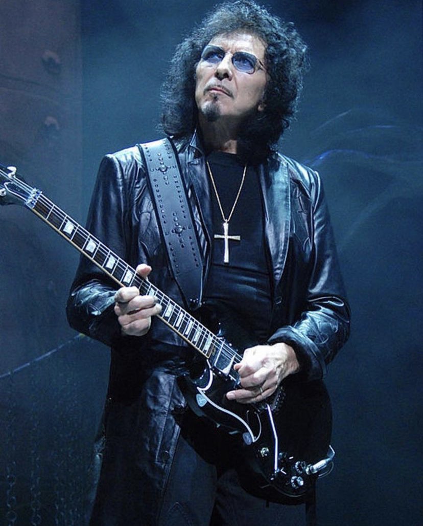 RawAlternative's tweet photo. Birthday Cheers to the God of the Riff, Tony Iommi!! #tonyiommi #blacksabbath #guitarist #guitargod #riffgod #metal #doommetal #classicrock https://t.co/f1lsbA4674