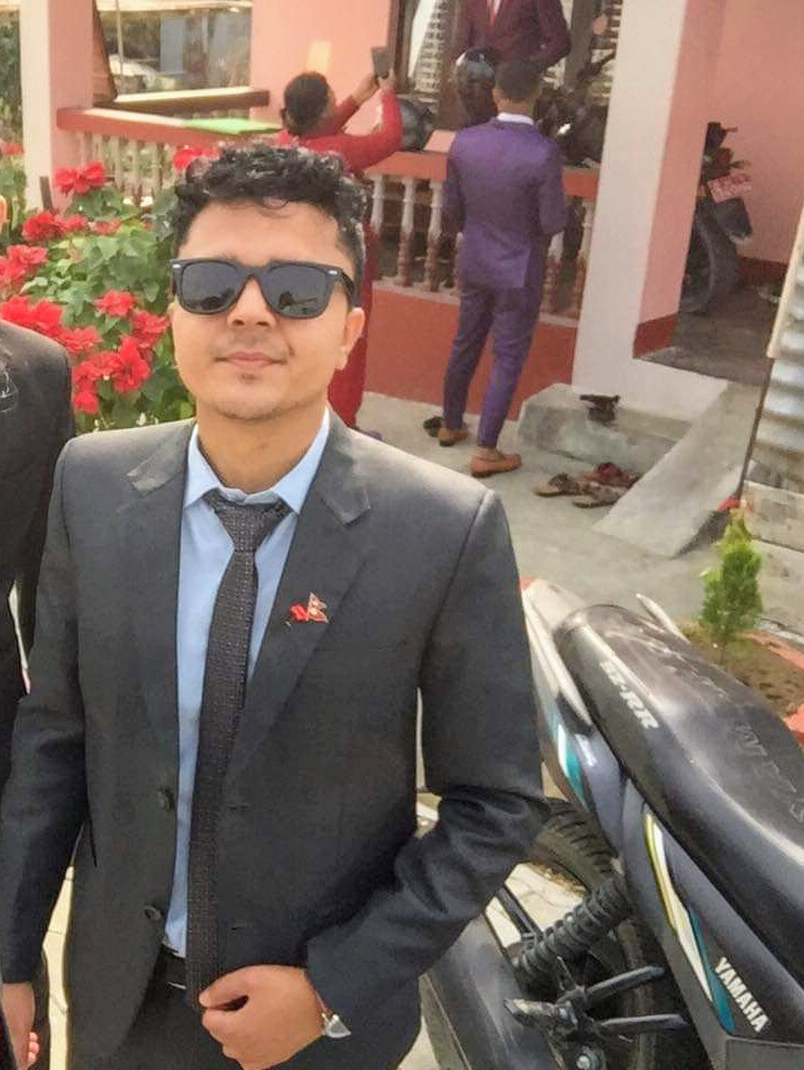 आश अझै माथी छ,
इतिहास लेख्न बाकी छ,
केवल साथ देऊ तिमी मलाई,
तिम्रो हात मात्रै काफी छ ।