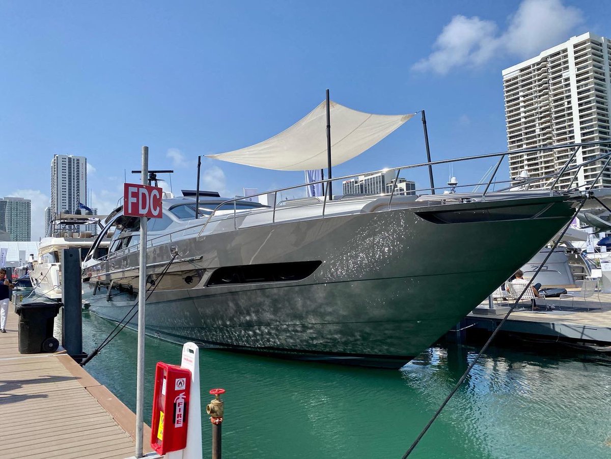 MOBILEMIKE_'s tweet photo. #MobileMike #MiamiInternationalBoatShow #MIBS 
 @MiamiBoatShow #PromotingTheFuture #GetOutAndEnjoyYourself #JoinUsLive #ItstheWeekend #Miami https://t.co/Jj080Dh7mt