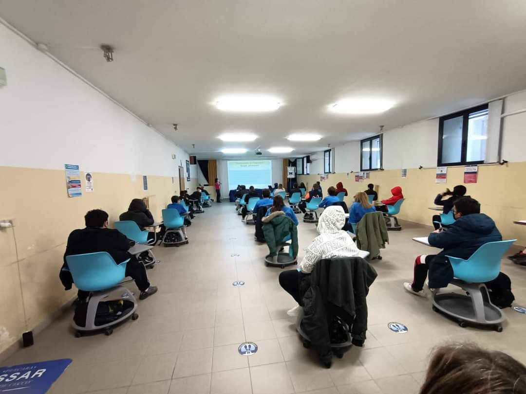 ConfcommercioPe's tweet photo. Due nuovi pomeriggi di formazione per gli studenti dell' Istituto Alberghiero "F. De Cecco" - Pescara 

‼Corso per addetto alla manipolazione alimenti‼

🥂Bravi ragazzi🥂
💪"In bocca al lupo per il vostro anno scolastico!"💪
Grazie alla docente Angela Giuliani https://t.co/s09I5oE3Sr