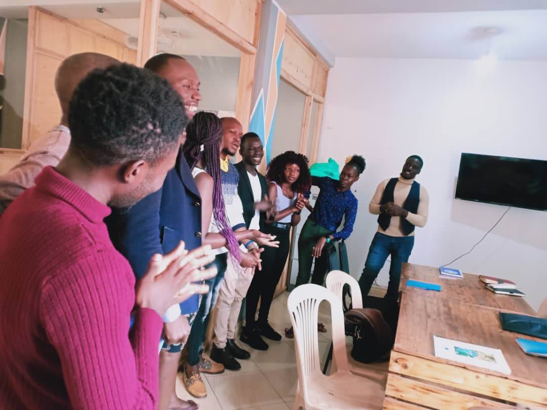 Today we started a brand new season with a New Cohort (8) of the LMC program.
We have with us a group of young leaders on their different paths pursuing growth and development.
Cheers to the next 4 months of moving upward and forward.
#Readingisleading