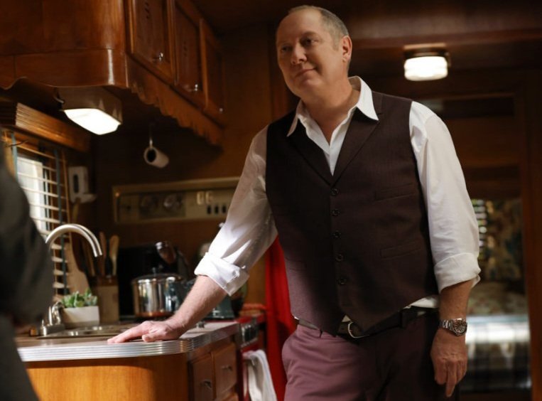 CooldudeSpader's tweet photo. Less than a week until THE ALMOST COMPLETE SUIT, and the utterly cool man in it, is back! LOVE the suit. #TheBlacklist #JamesSpader #fashion https://t.co/e6WisZK3t6