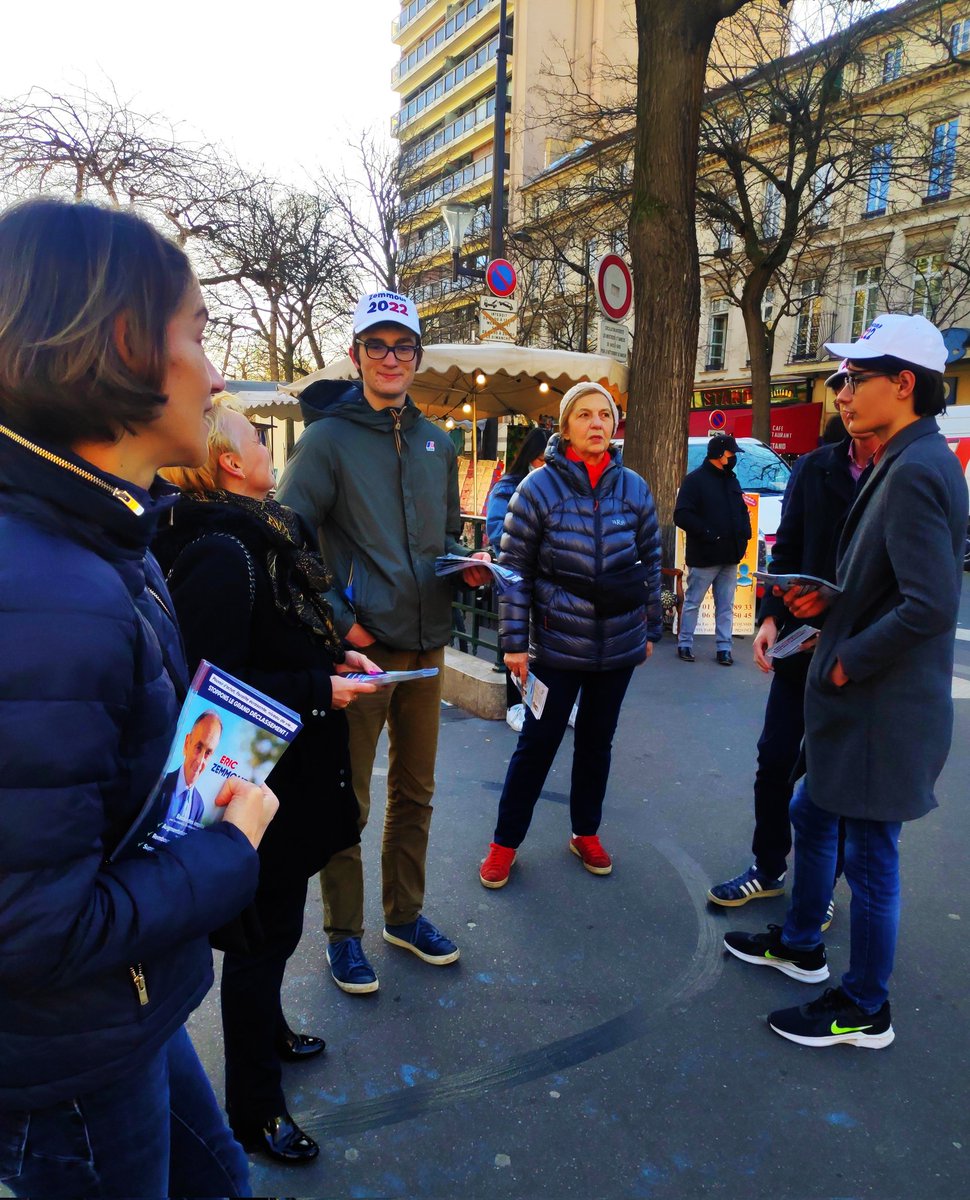 FranckLC's tweet photo. Ce matin sur les marchés avec l'équipe de @ReconqueteXiv - @ReconqueteParis à la rencontre des habitants du #14e. Des #Quatorziens toujours plus intéressés par le programme de @ZemmourEric - @Reconquete2022 !
#ZemmourPresident 
#Zemmour2eTour 
#Paris14 https://t.co/9UOrYVbqsd