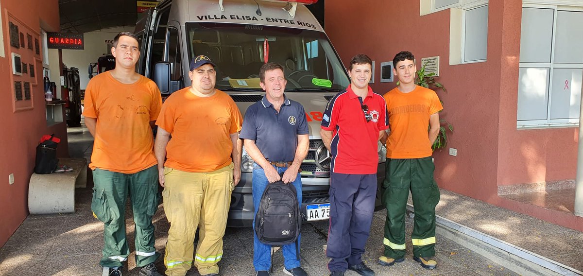 LArribalzaga's tweet photo. Saliendo con la brigada de #FEABV #BomberosVoluntarios #EntreRios a ayudar a nuestros hermanos de la provincia de #Corrientes en los #Incendios https://t.co/AEEFcbMOM0
