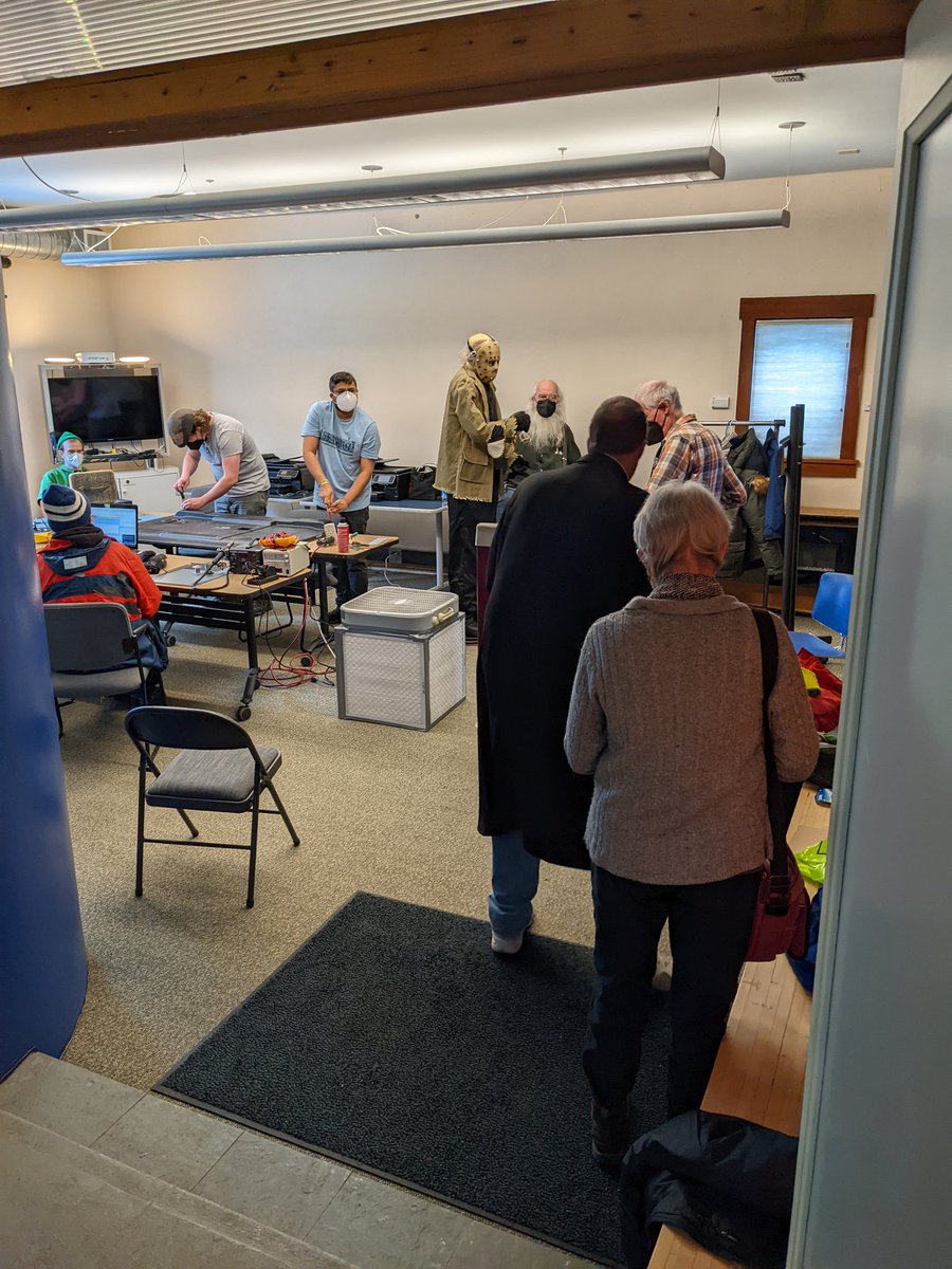 LaboratoryB's tweet image. Repair cafe is hopping today! We'll be here til 3... #btv