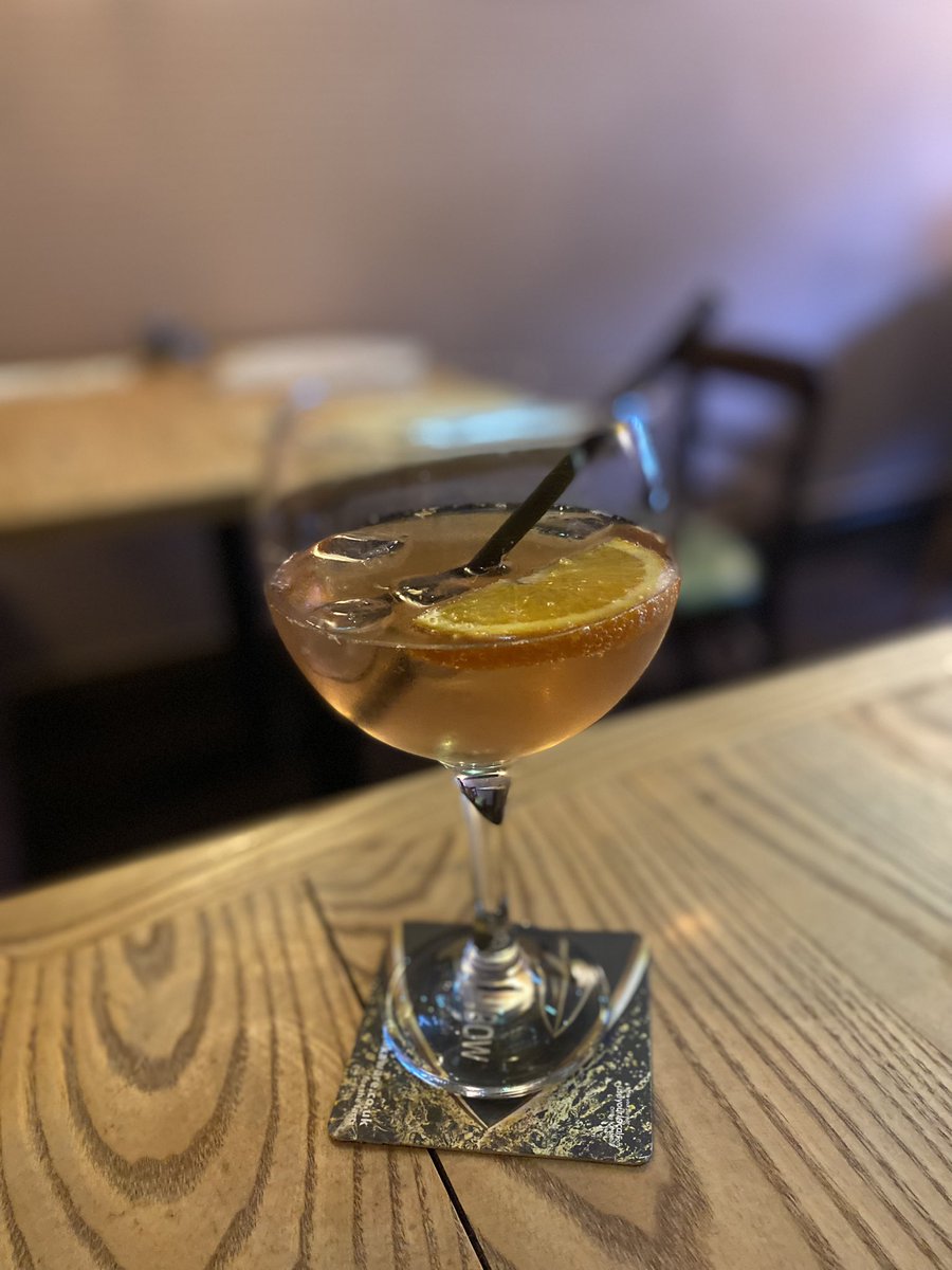 kate_viles81's tweet photo. Afternoon drinking is the best! Must be getting old #earlysesh #Gin @blackswanbelper https://t.co/zxoHNwczj1