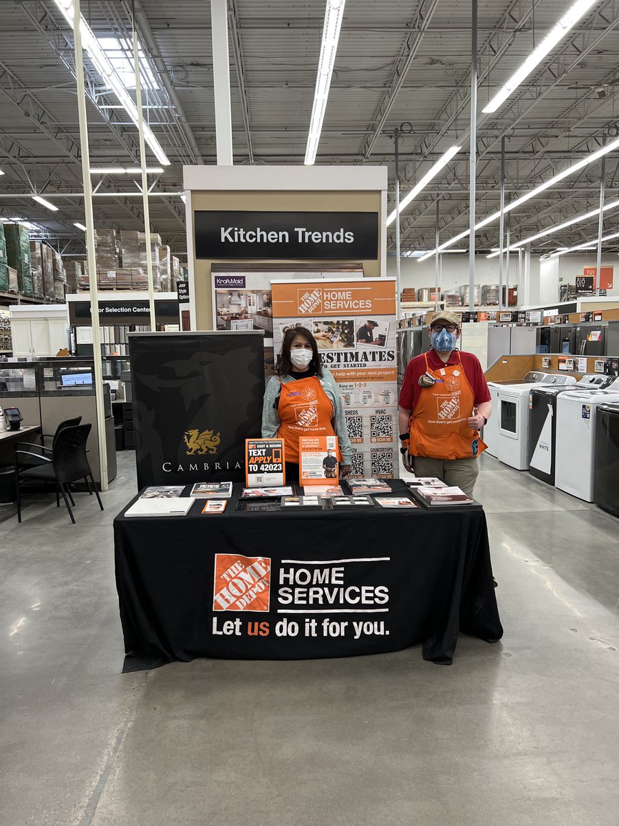 JohnBrayMorris1's tweet image. James training our new weekend event ambassador Valerie on driving pipeline during Saturday events. Cabinets, countertops, and bath this weekend! #PMDWinsWithServices ⁦@Patrickhd1534⁩ ⁦@MattCramer179⁩