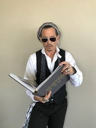 No_Reason_Jenz's tweet photo. Johnny Depp being the most loving, humblest, kind hearted person to grace the earth...

Today he's at schools in London reading to children 😍
#JohnnyDepp https://t.co/eoiAV9ChhQ
