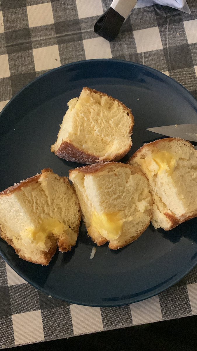 5000ma's tweet image. Just bought some donuts from @JoeBlakesCoffee they look good but there is barely custard inside, you should be ashamed.