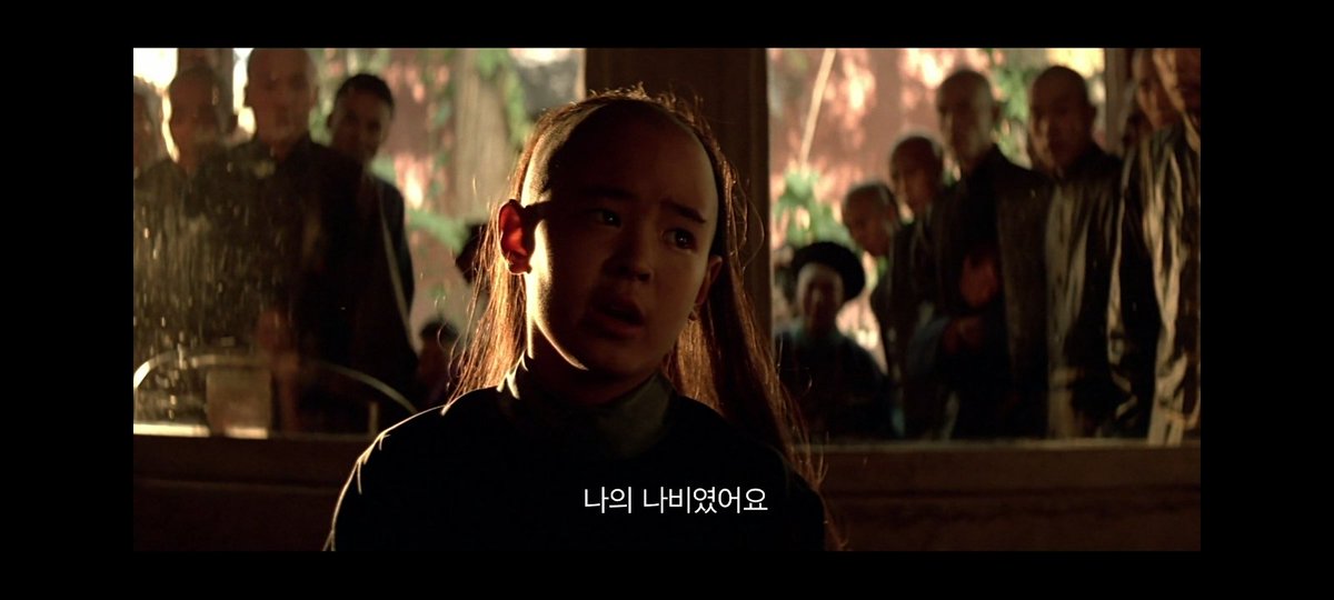 유모를 떠나보내야하는 것을 이해하지 못하는 푸이... 그런데 실례지만 여러분은 [ M. 버터플라이] 라는 영화를 아십니까? [마지막 황제]의 주연...