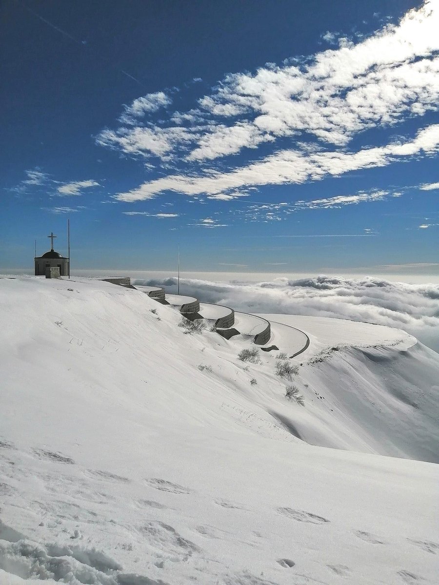 ... Sopra le nuvole ...

Foto: Luana Tacchetto 

#visitmontegrappa #montegrappa #visitveneto #Veneto #thelandofvenice #visittreviso #mountain #History #snow #memories #Italy