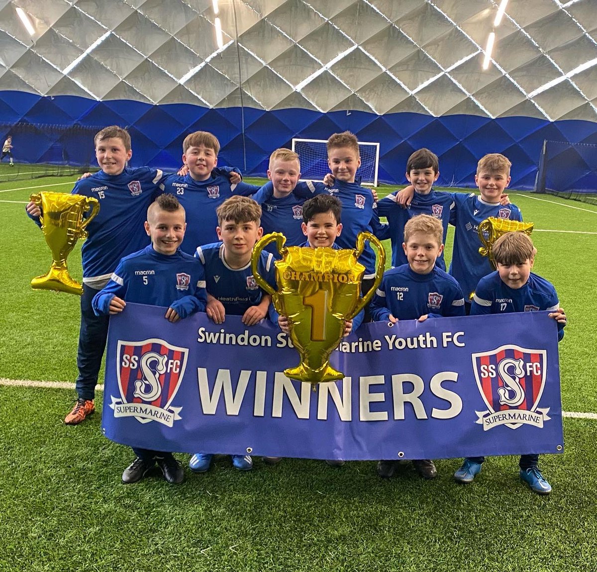 ssyfcunder13's tweet image. LEAGUE WINNERS celebrations this afternoon! 🏆🎉💙⚽️🥂 well done lads! 👏🏼 #ssyfc #leaguewinners