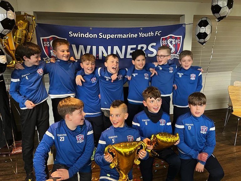 ssyfcunder13's tweet image. LEAGUE WINNERS celebrations this afternoon! 🏆🎉💙⚽️🥂 well done lads! 👏🏼 #ssyfc #leaguewinners