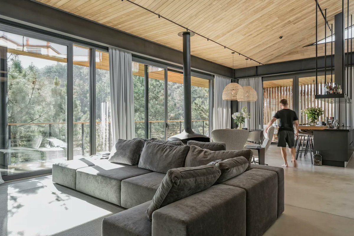 interiorsxdsign's tweet photo. Hillside House by TWO+ #interiordesign #homedecor #homeinspo #interiors https://t.co/gTBseM2xdi