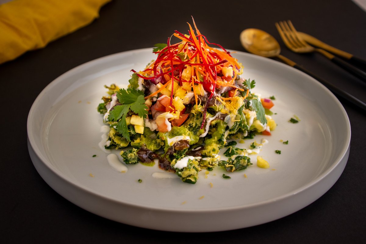 KraftSpice's tweet photo. Spinach Pakora Chaat (Gluten Free)
Crispy baby spinach fritters, bits of fresh tomato, onion, and pineapple all tossed in the flavor mixture of mint yogurt & tamarind chutney
#visitdelray #washingtonpost #ClarendonVA #arlington #arlnow #arlingtonva #indiancuisine #ramwdc https://t.co/7pkfTs0cPa