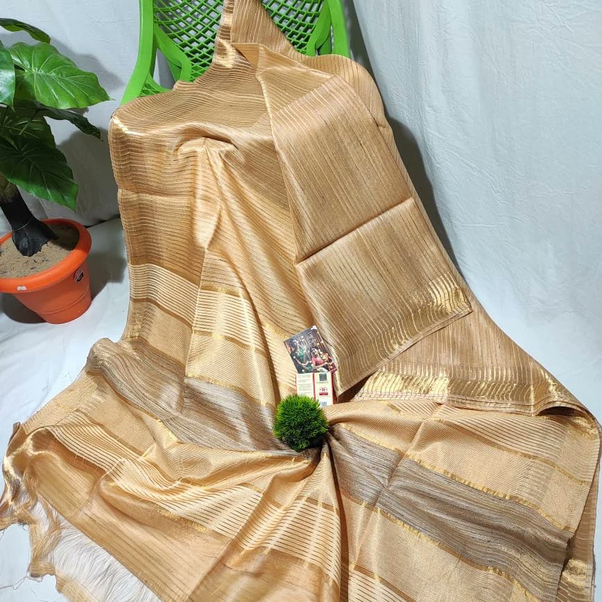 aairacreation's tweet photo. Attractive Collection's🌾

Zari Temple sarees with ghiccha strip body

Length. 

👉🏻Saree 5.5 meter
👉🏻Blouse 1 meter

Price 1599/

Free shipping
Contact whatsapp 9155555466
https://t.co/0L5UGNYtee
#zariwork #multicolor #comfortable 
#onlineshopping #red #green https://t.co/ljCxqTO6lK