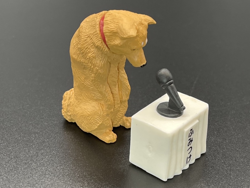 stevenplin's tweet image. One of the many things I miss about traveling to Japan is browsing the new capsule toy collections. This animal apology press conference set is just delightful.