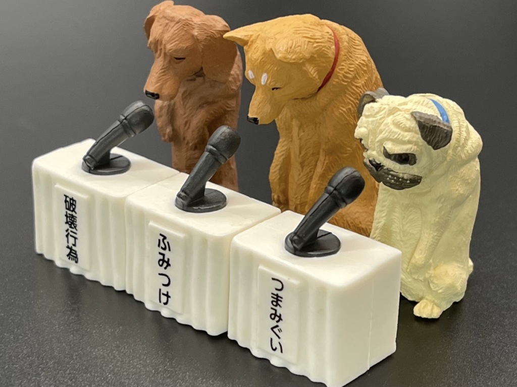 stevenplin's tweet image. One of the many things I miss about traveling to Japan is browsing the new capsule toy collections. This animal apology press conference set is just delightful.