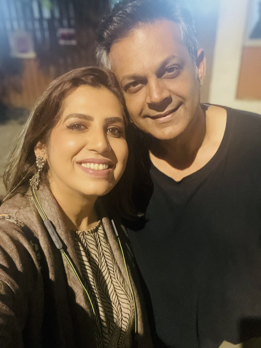 It was lovely to bump into you @khanasirr what fun…perfect selfie 🤳 situation 😊