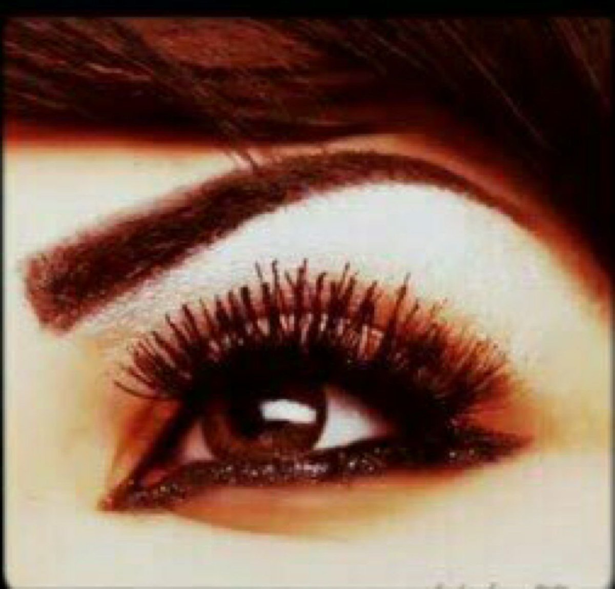 ❣❣

ماشاقني غيرك من الناس مخلوق
وغلاي لك عن كل غالـي يفوقي 

اكن لك ماكن عاشـق لمعشـوق 
ومابين حين وحين يـزداد شوقي ...

☁️☁️❣️