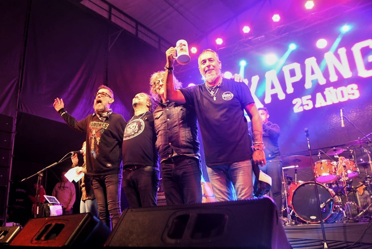 KAPANGA EN HUELLAS EN LA LAGUNA 🎶

¡Guaminí fue una fiesta con Kapanga!

✨ Con la alegría que la caracteriza, la banda de Quilmes se subió al escenario de Huellas de la Cultura y puso a bailar a más de 4 mil personas 🎉
