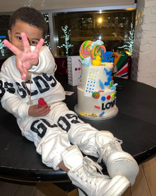 BlessingWayda's tweet photo. I don't know how Jayda and Baby doing this he growing up to fast on me...like how are they not crying 😢  i wanna cry so bad...!!!... 
                           CHEERS TO BEING 3‼️🎉 https://t.co/LTJXg5D1jJ