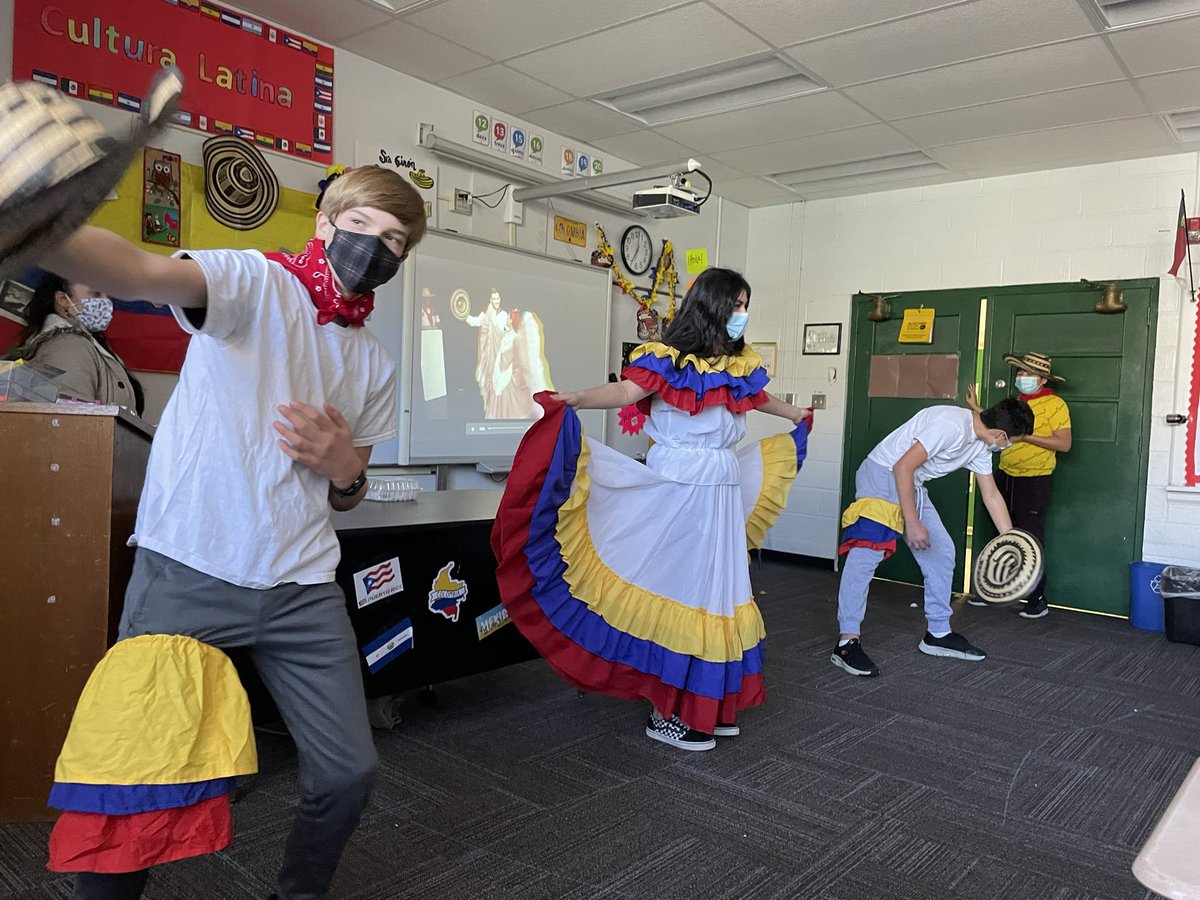 TeacherMariaG's tweet photo. Our first cultural activity “Colombia- Un Encanto Mágico” 🇨🇴🥰 was full of colors, dance and food. I’m so proud of my students commitment and hard work.  @ParticipateLrng #unitingourworld @straus_jason @BuncombeSchools @ReynoldsMiddle https://t.co/YGz5GtLl6a
