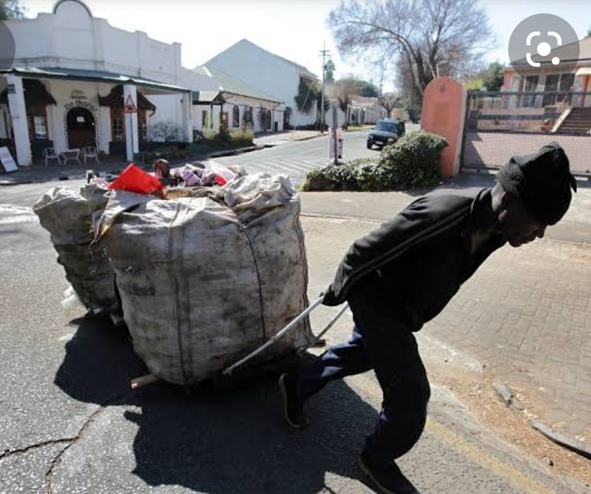 ChrisExcel102's tweet photo. According to Sizwe Dhlomo

Lazy.                               Hard Worker https://t.co/QqceIOBuzK
