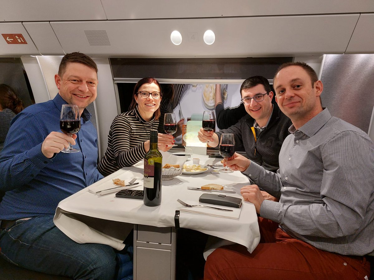 Nach 2 Tage Knochenarbeit in #Bern für #diezukunftschweiz geniessen wir die Rückkehr in geselliger Runde. <a href="/DieMitteThurgau/">Die Mitte Thurgau</a> <a href="/Mitte_Centre/">Die Mitte – Le Centre</a> <a href="/DieJungeMitteCH/">Die Junge Mitte Schweiz | Jeunes du Centre Suisse</a> <a href="/die_mitte_gr/">Die Mitte Graubünden</a> <a href="/DieMitte_ZH/">Die Mitte Kt. Zürich</a>