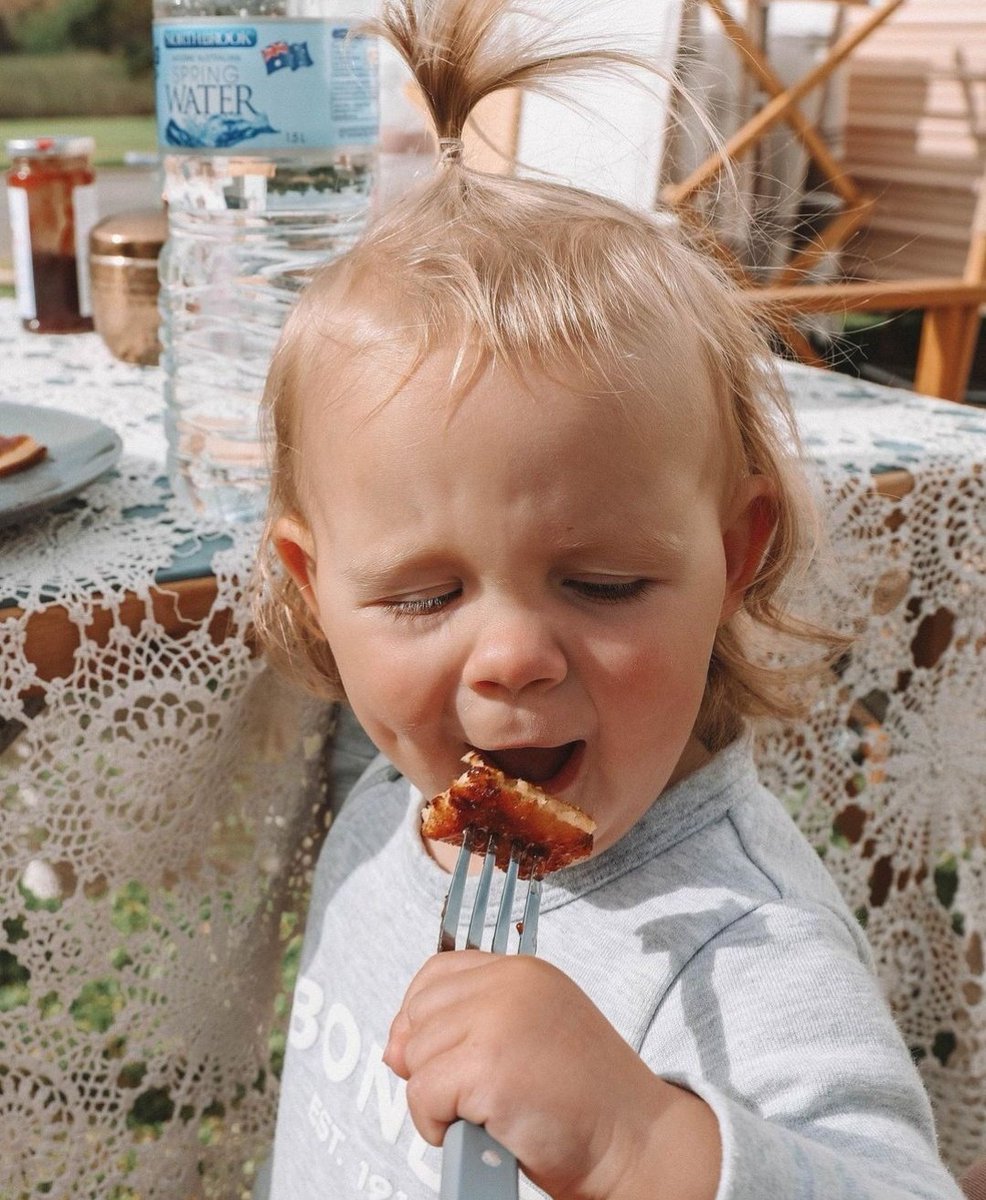 ㅤㅤ
ㅤ•──────  𝗜𝗡𝗦𝗧𝗔𝗚𝗥𝗔𝗠 𝗣𝗢𝗦𝗧

                   @ᴊᴇᴀɴʜᴠꜱᴄ

Ella ama la comida. Deja de crecer Aurora.