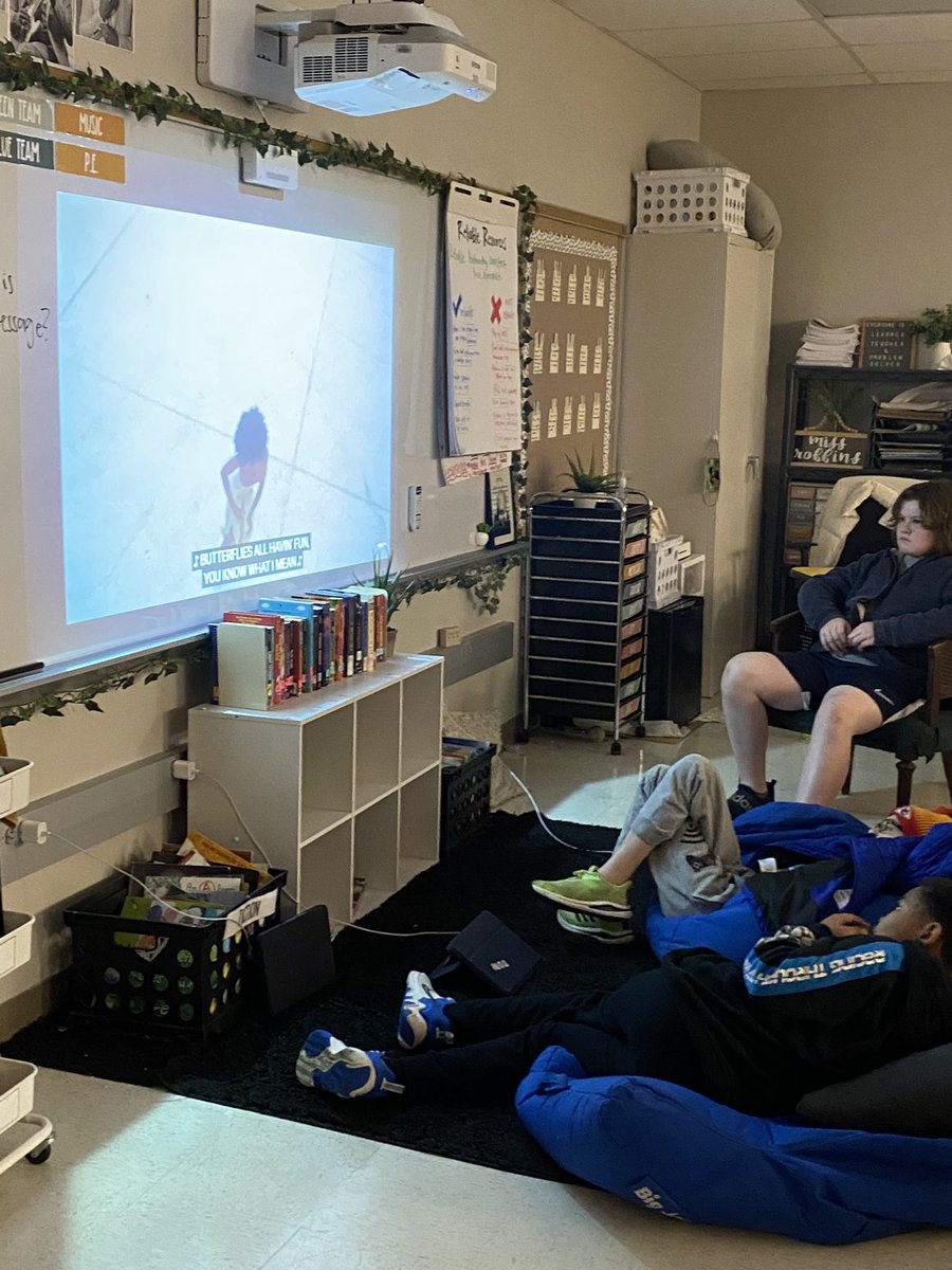 MsErinRobbins's tweet photo. We ended the week with Nina Simone and the Harlem Renaissance. We watched the music video for “Feeling Good” that depicted Black joy and expression. We then introduced the Harlem Renaissance. Students will pick on topic to research and present on #BlackHistoryMonth https://t.co/HLvmapud6E