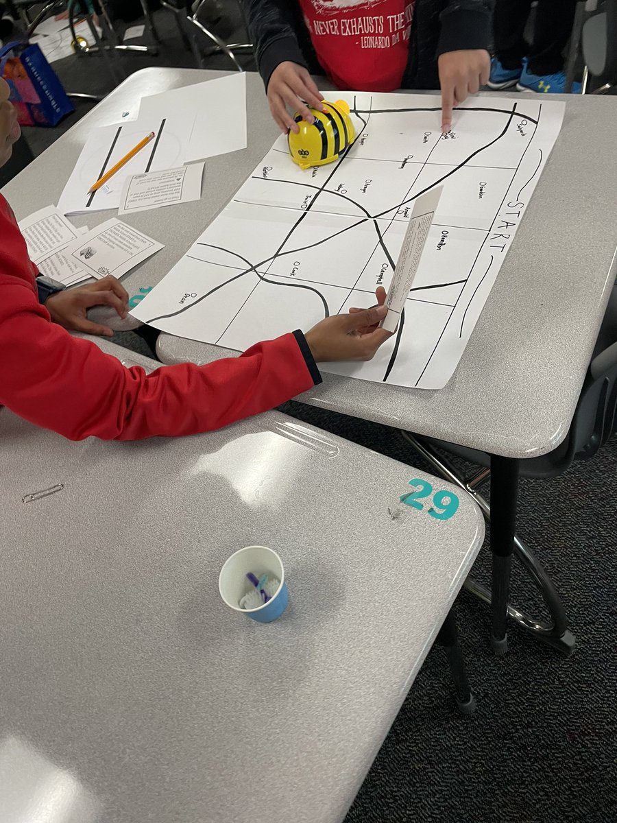 MissRust17's tweet photo. Successful Davinci Day!!! Had so much fun with these 6th graders building bristlebots and coding BeeBots. @msayersclass helped bring out our primary side with bee headbands!! 🐝🐝🐝#BeAHooverHero #CFISDspirit #CFISDDVD https://t.co/0ExOdK4i3E